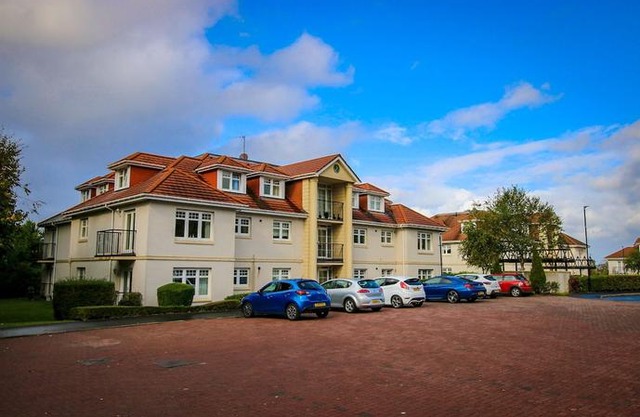 Turnberry Apartments