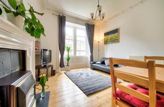 Victorian Apartment in Lively Marchmont