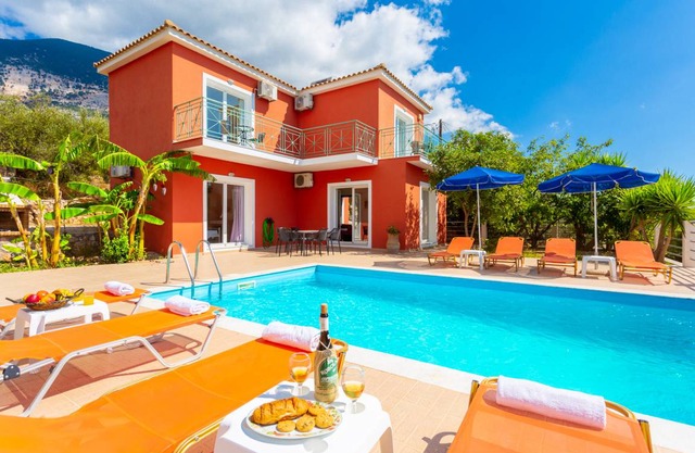 Villa Georgia - Three Bedroom Villa, Sleeps 8
