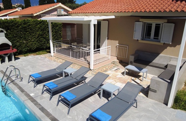 Villa with private pool in Svoronata near Avithos beach.