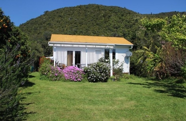 Whanarua Bay Cottages - The Cottage
