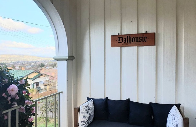 Whole top floor - 4 private bedrooms in home in East Launceston - free wifi