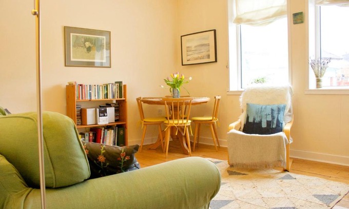 Restalrig Apartment | 1 Bedroom Private Garden Flat