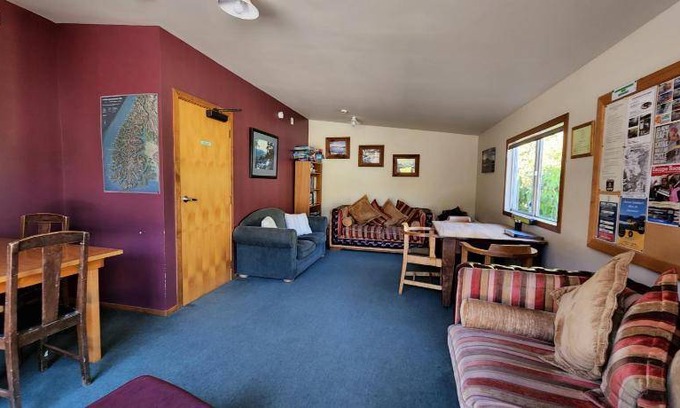 Manapouri Hostel | 100 m² Hostel ∙ 4 bedrooms ∙ 8 guests