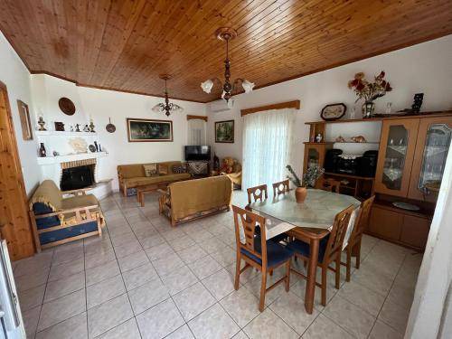 Fanari House | 100 m² House ∙ 3 bedrooms ∙ 8 guests