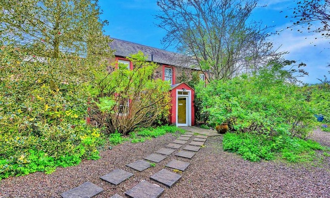 East Linton Cottage | 105 m² Cabin ∙ 3 bedrooms ∙ 5 guests