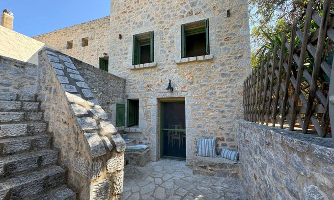 East Mani House | 105 m² House ∙ 3 bedrooms ∙ 7 guests