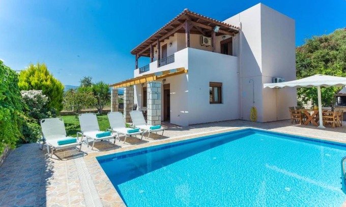 Roumeli Villa | 107 m² Villa ∙ 3 bedrooms ∙ 6 guests