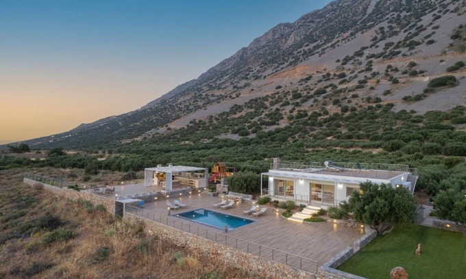 Pefki House | 112 m² House ∙ 3 bedrooms ∙ 5 guests