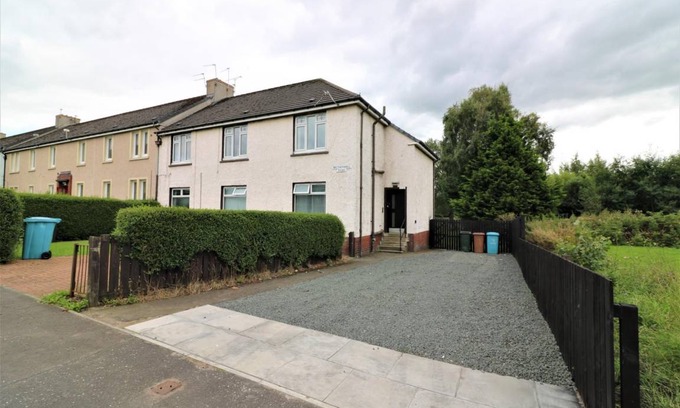 Motherwell Apartment | 120 m² Apartment ∙ 4 bedrooms ∙ 6 guests