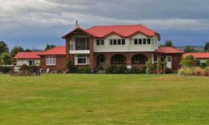 Te Anau Bed & Breakfast | 120 m² Bed and breakfast ∙ 3 bedrooms ∙ 127 guests