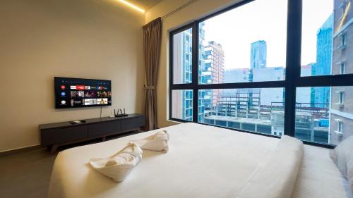 Sungai Penchala Apartment | 13 Mossaz skypool 5mins to 1U and Ikea atEmpire City by Light House