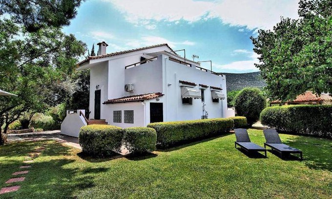 Asklipiio Villa | 130 m² Villa ∙ 4 bedrooms ∙ 8 guests