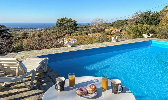 Karlovassi House | 140 m² House ∙ 3 bedrooms ∙ 6 guests