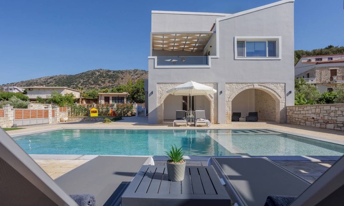 Achlades Villa | 140 m² Villa ∙ 4 bedrooms ∙ 10 guests
