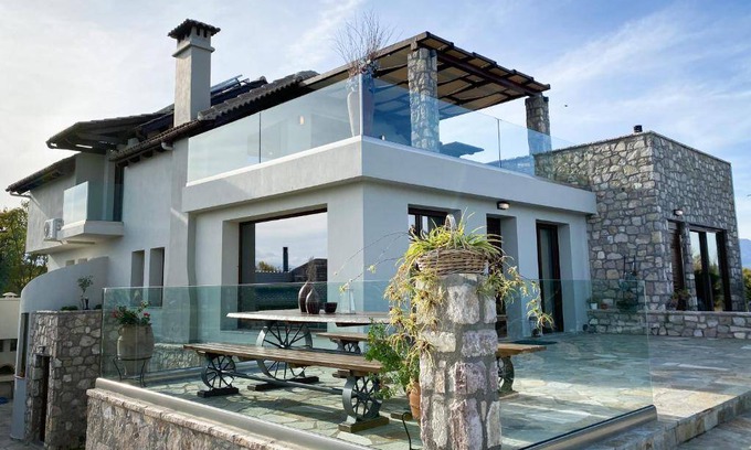 Trikala Hotel | 180 m² Hotel ∙ 3 bedrooms ∙ 10 guests