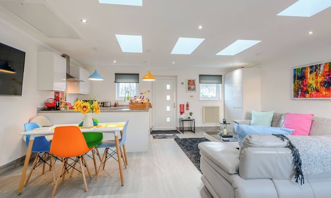 Caldercruix Cottage | 2 bedroom accommodation in Caldercruix, near Airdrie