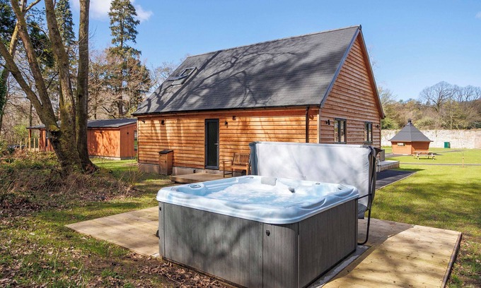 Annbank Ski Chalet | 2 bedroom accommodation in Annbank, Ayr