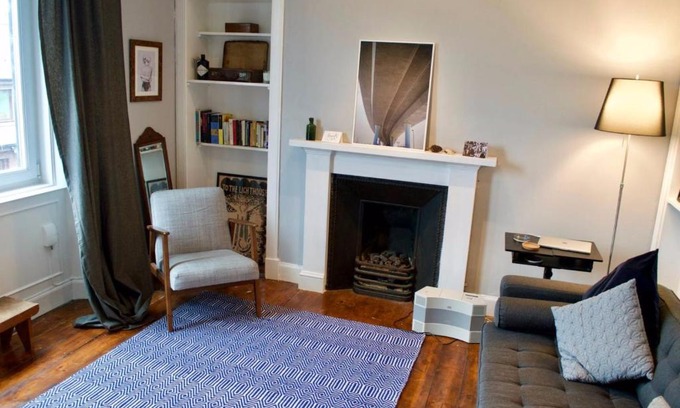 Newhaven Apartment | 2 Bedroom Apartment near The Shore Sleeps 3