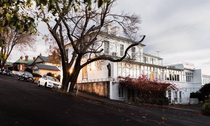 Battery Point Hotel | 200 m² Hotel ∙ 3 bedrooms ∙ 6 guests