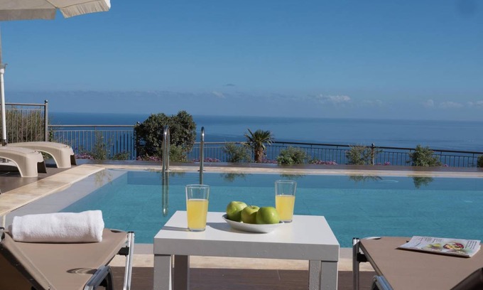Agia Pelagia Villa | 200 m² Villa ∙ 4 bedrooms ∙ 9 guests