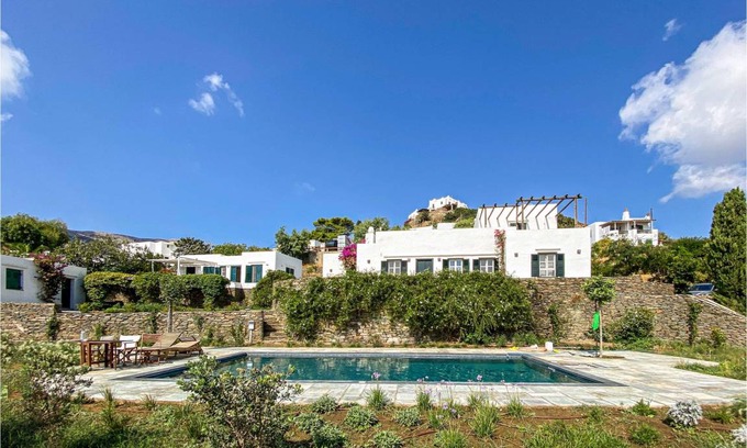 Apollonia House | 220 m² House ∙ 6 bedrooms ∙ 12 guests