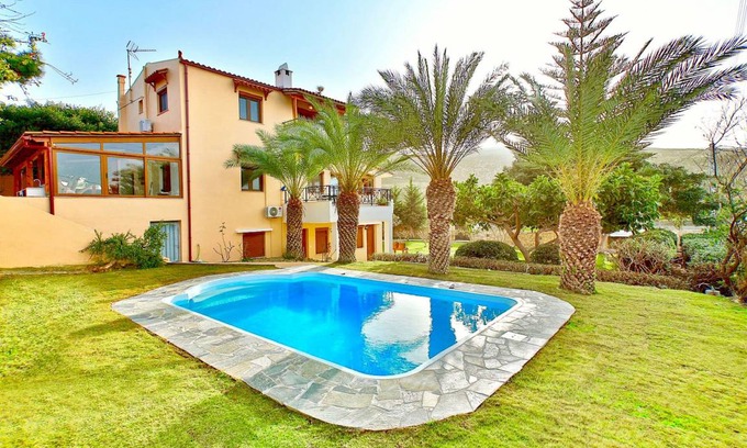 Karteros Villa | 220 m² Villa ∙ 5 bedrooms ∙ 10 guests