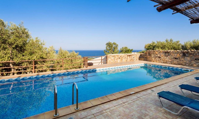 Livadia House | 240 m² House ∙ 4 bedrooms ∙ 10 guests