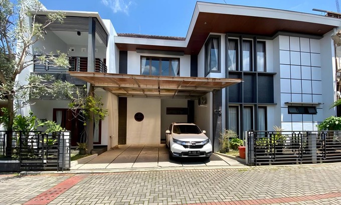 Sleman House | 250 m² House ∙ 4 bedrooms ∙ 10 guests