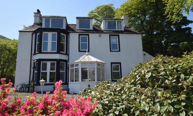 Cairndow House | 250 m² House ∙ 5 bedrooms ∙ 10 guests