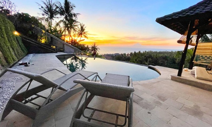 Senggigi Villa | 250 m² Villa ∙ 4 bedrooms ∙ 10 guests