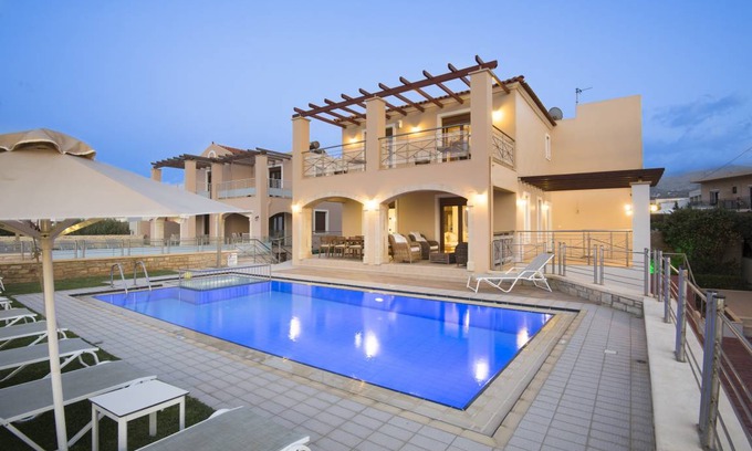 Rethymno Villa | 250 m² Villa ∙ 6 bedrooms ∙ 12 guests