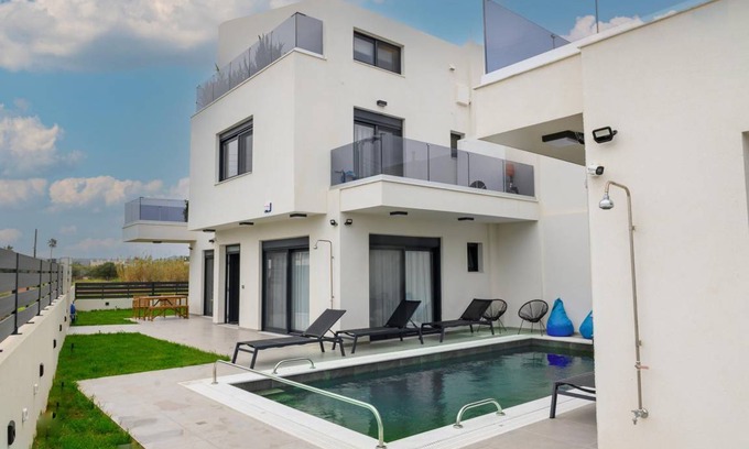 Gournai Villa | 260 m² Villa ∙ 6 bedrooms ∙ 12 guests