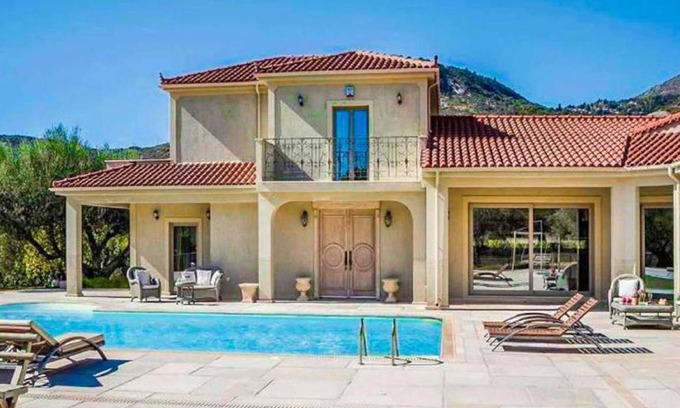 Kateleios Villa | 265 m² Villa ∙ 4 bedrooms ∙ 8 guests