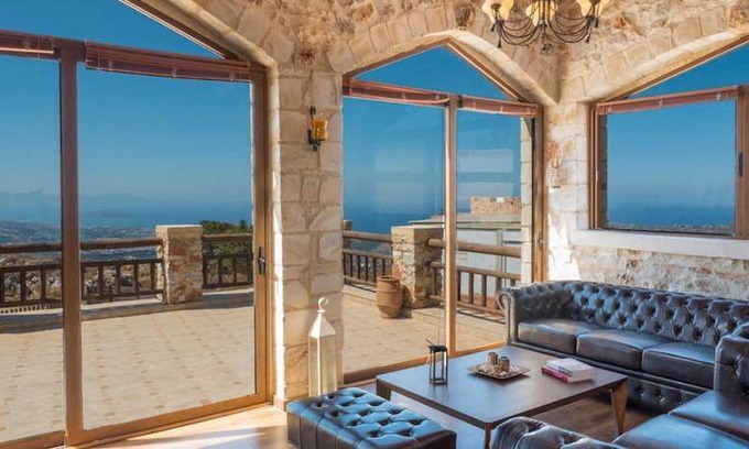 Malaxa Villa | 290 m² Villa ∙ 3 bedrooms ∙ 9 guests