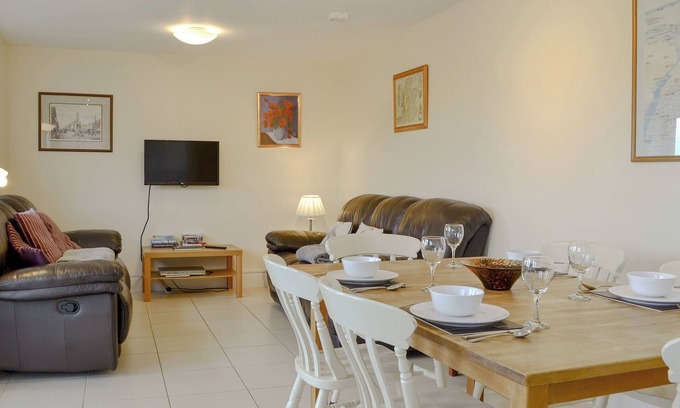 Linlithgow Cottage | 3 bedroom accommodation in Near Linlithgow
