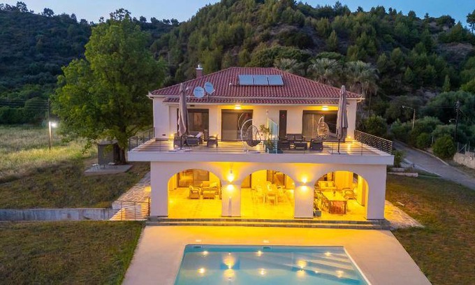 Archea Pissa Apartment | 300 m² Apartment ∙ 5 bedrooms ∙ 15 guests