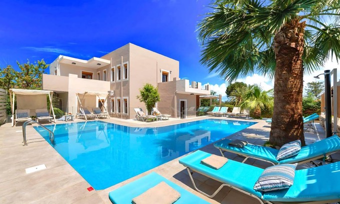 Kavros House | 300 m² House ∙ 11 bedrooms ∙ 31 guests