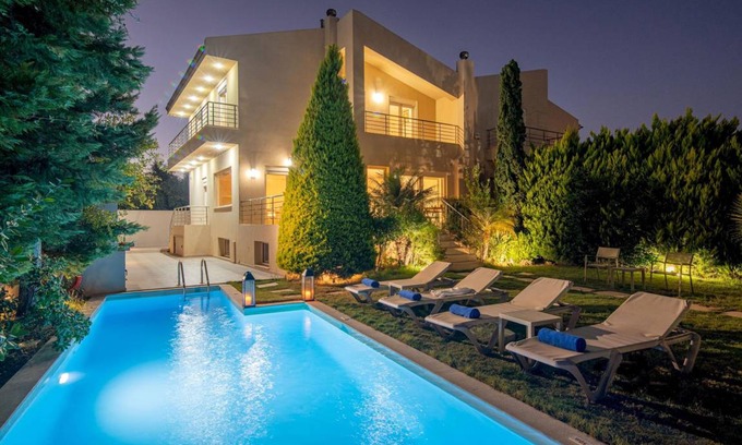 Kato Gouves Villa | 300 m² Villa ∙ 5 bedrooms ∙ 8 guests