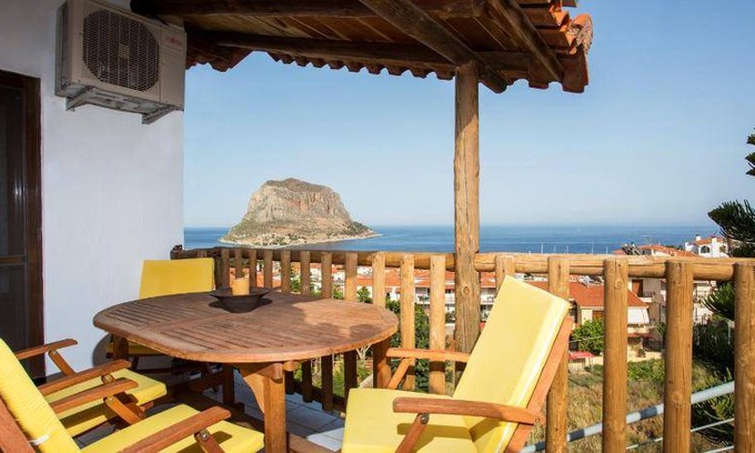 Monemvasia Apartment | 32 m² Serviced apartment ∙ 6 guests