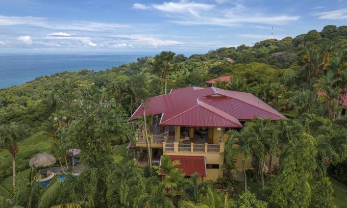 Dominical Villa | 325 m² Villa ∙ 6 bedrooms ∙ 12 guests