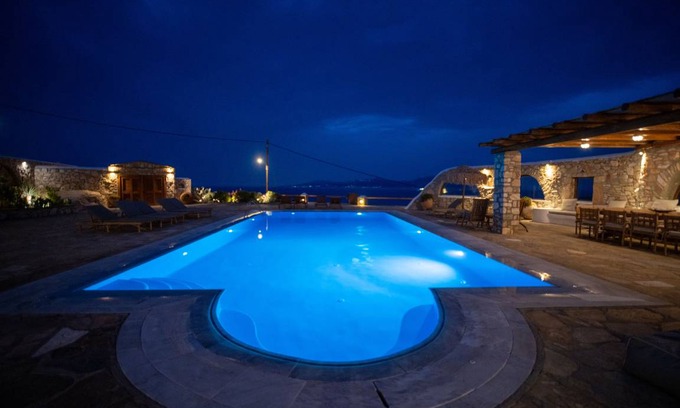 Agios Ioannis Villa | 350 m² Villa ∙ 7 bedrooms ∙ 15 guests