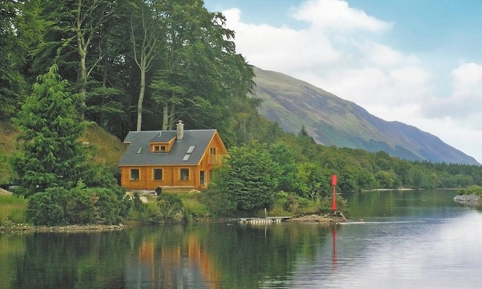 Gairlochy Cottage | 4 bedroom accommodation in Gairlochy, near Fort William