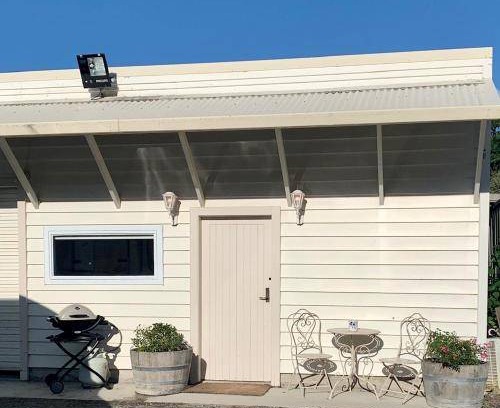 Porirua Ski Chalet | 40 m² Chalet ∙ 3 guests