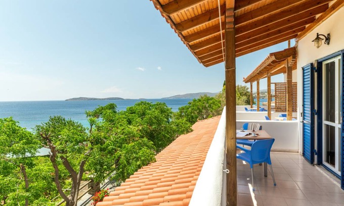 Batsi House | 40 m² House ∙ 2 bedrooms ∙ 4 guests