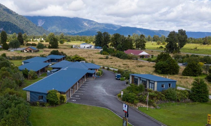 Fox Glacier Hotel | 40 m² Motel ∙ 127 guests