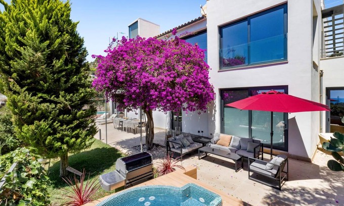 Genova Villa | 406 m² Villa ∙ 4 bedrooms ∙ 8 guests