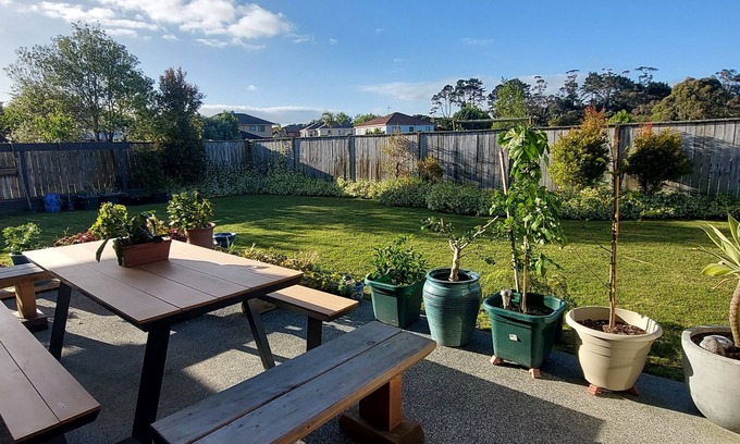 Pinehill House | 5 min to Albany Mall, 2 min from motorway. Pinehill 2 Bedroom Unit.