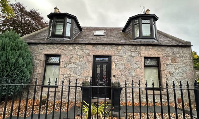 Bucksburn Cottage | 50 m² Cabin ∙ 3 bedrooms ∙ 9 guests