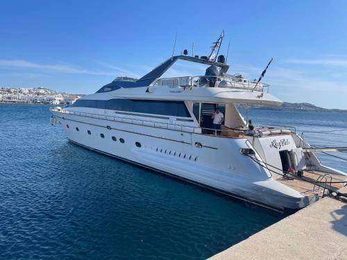 Elliniko Boat Rental | 600 m² Houseboat ∙ 5 bedrooms ∙ 10 guests